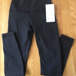 Lululemon Black Size 6 28” Wunder Under HR
